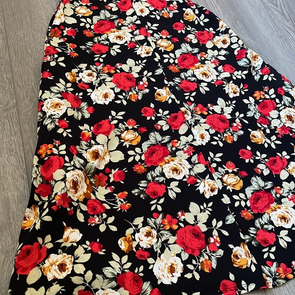 Rose Dress - Picture 6 of 7